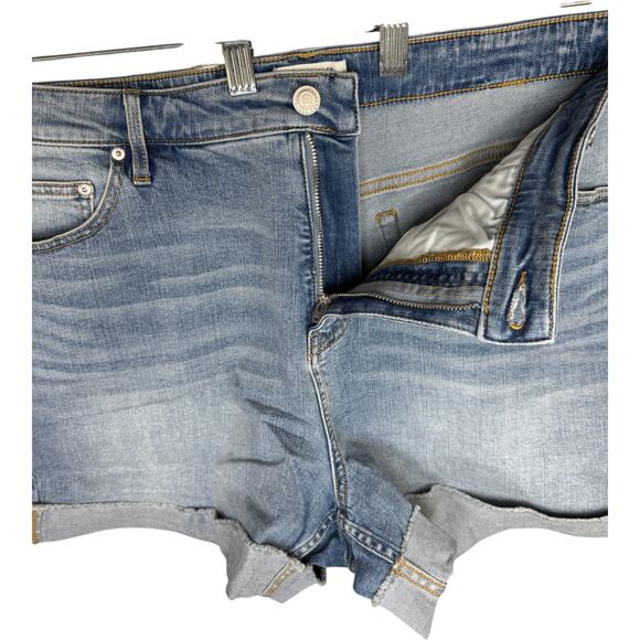Candace Cameron Bure Denim Jean Shorts 20W Light Wash Rolled Hem Stretch NWT - Picture 2 of 11